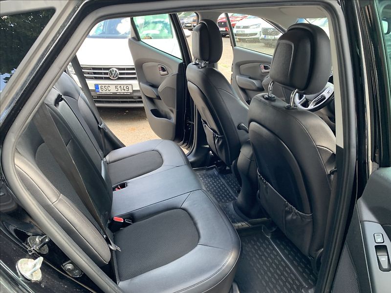 Hyundai ix35 2,0 CRDI AUTOMAT 4x4 ČR,SERVIS - fotka 16 z 17