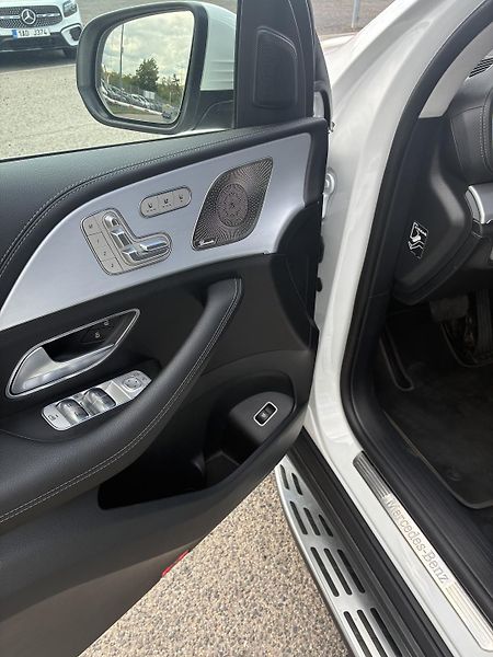 Mercedes-Benz GLE (2024) 450d 4MATIC - fotka 13 z 15