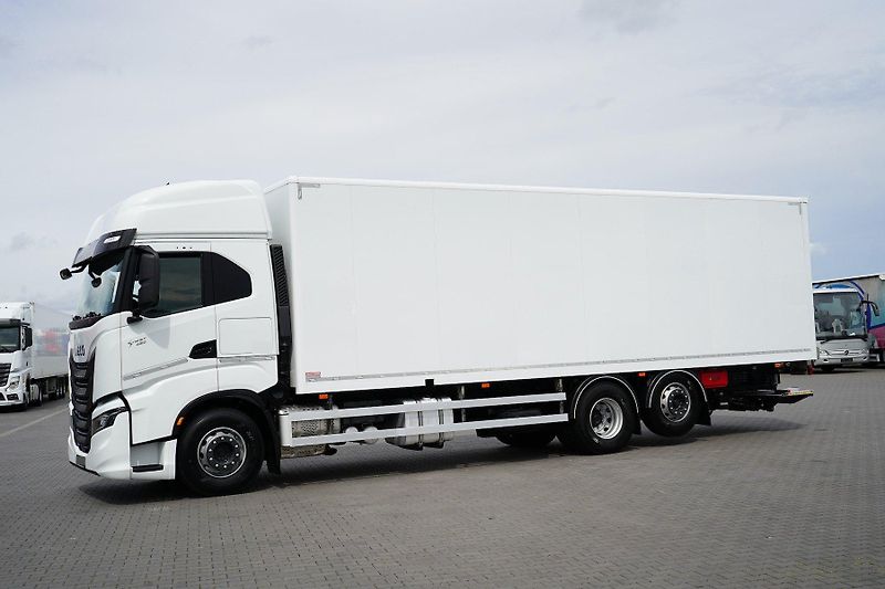 Iveco S-WAY (2023) 420 6x2 skříňová nástavba - fotka 3 z 18