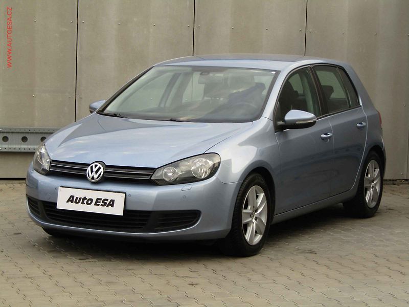 Volkswagen Golf (2009) 2.0 TDi, AC, výhřev sed - fotka 3 z 17
