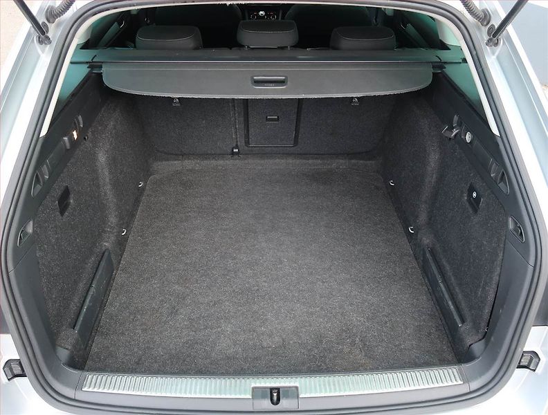 Škoda Superb (2018) 1.6 TDI, Navi, Tempomat - fotka 14 z 19
