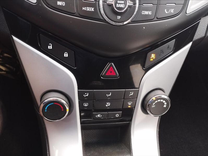 Chevrolet Cruze 1,7 96 KW - fotka 13 z 17