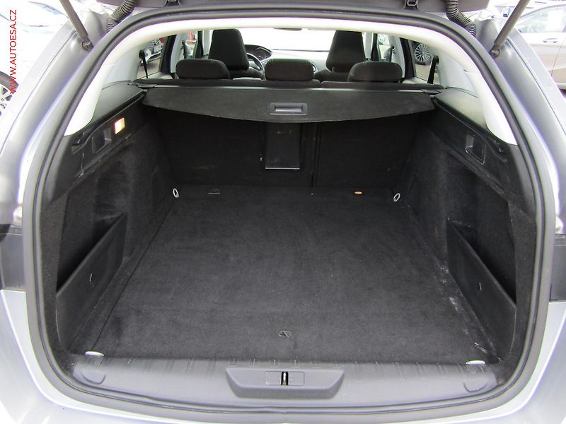 Peugeot 308 (2016) 2.0HDi, Xenon - fotka 7 z 18