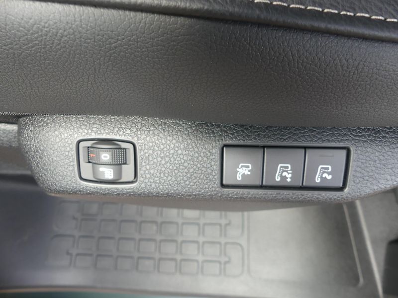Citroën SpaceTourer (2026) SHINE L3 2.2 BHDi 180 VIP pack - fotka 28 z 34