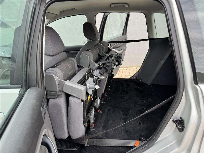 Ford C-MAX 1,6 TDCi 66kW klima - fotka 22 z 45