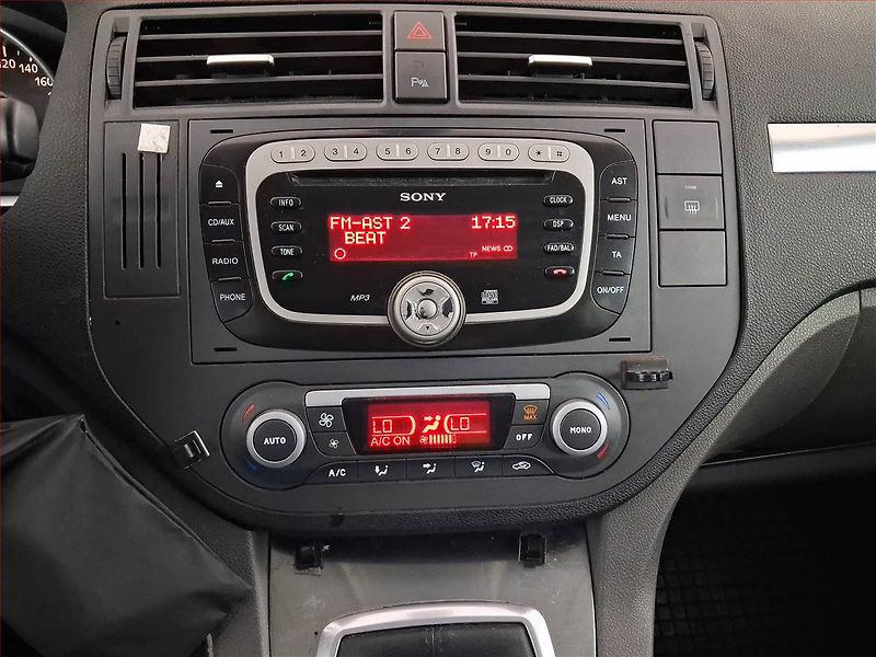 Ford C-MAX (2008) 1.8, po STK, Tažné, Klima - fotka 12 z 19