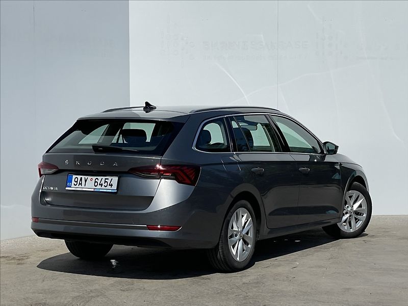 Škoda Octavia 2,0 TDI DSG Combi Style Plus - fotka 3 z 23