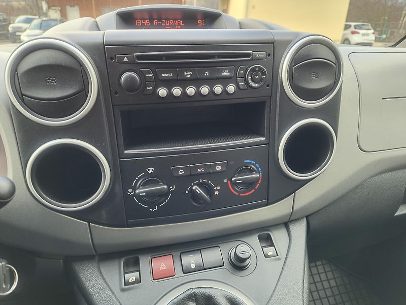 Citroën Berlingo (2011) 1.6 HDI MULTISPACE ČR/AC/PC/CD - fotka 29 z 35