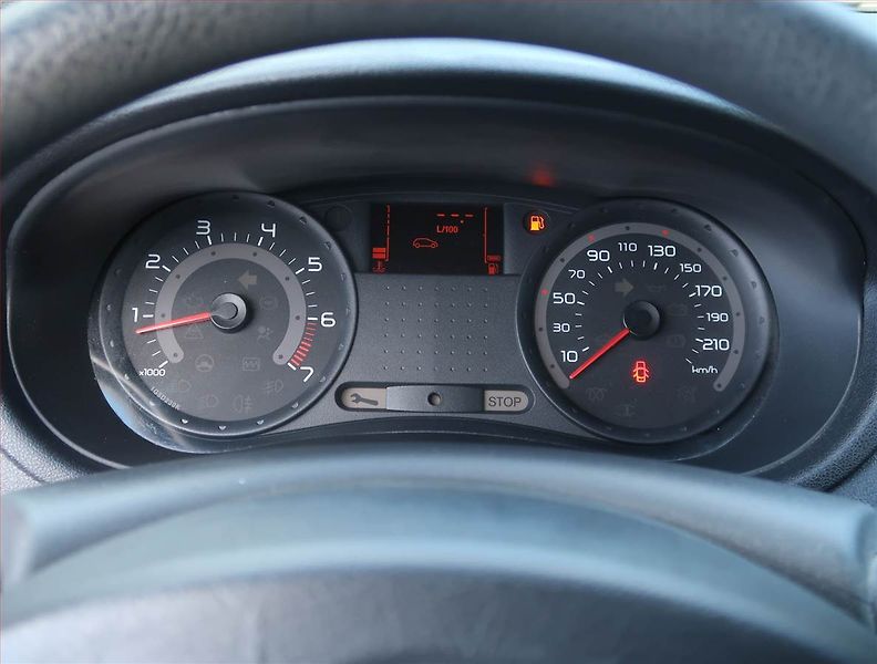 Renault Clio (2009) 1.2 16V, servisované - fotka 11 z 13