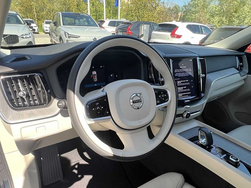 Volvo XC60 B5 AWD PLUS, ACC, LIGHT PAKET - fotka 10 z 22