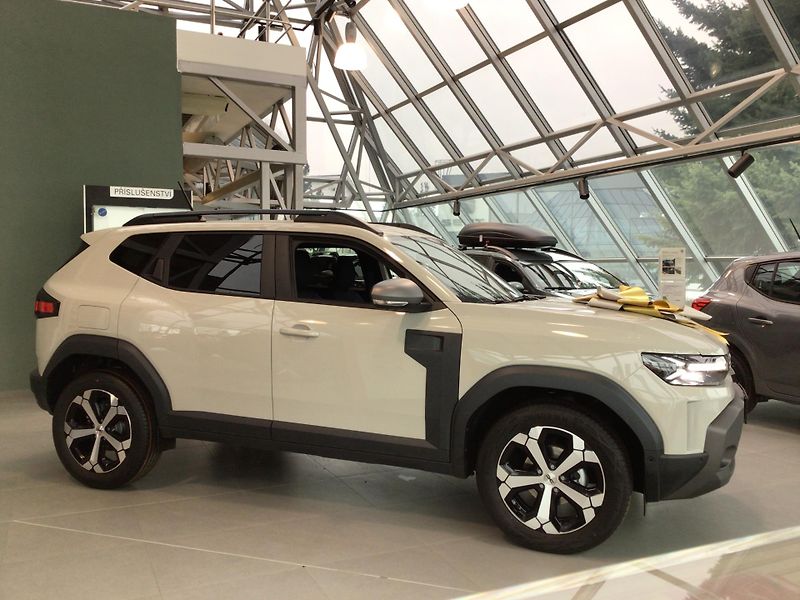 Dacia Duster (2026) 4x4 AUTOMAT HYBRID LPG SKLADEM - fotka 3 z 15