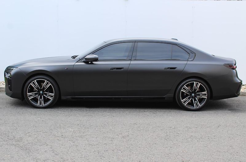 BMW Řada 7 740d xDrive Sedan - fotka 9 z 27