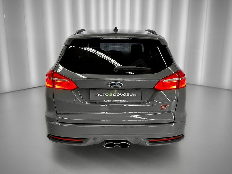 Ford Focus 2.0L 184KW ECOBOOST ST, RECARO - fotka 6 z 21