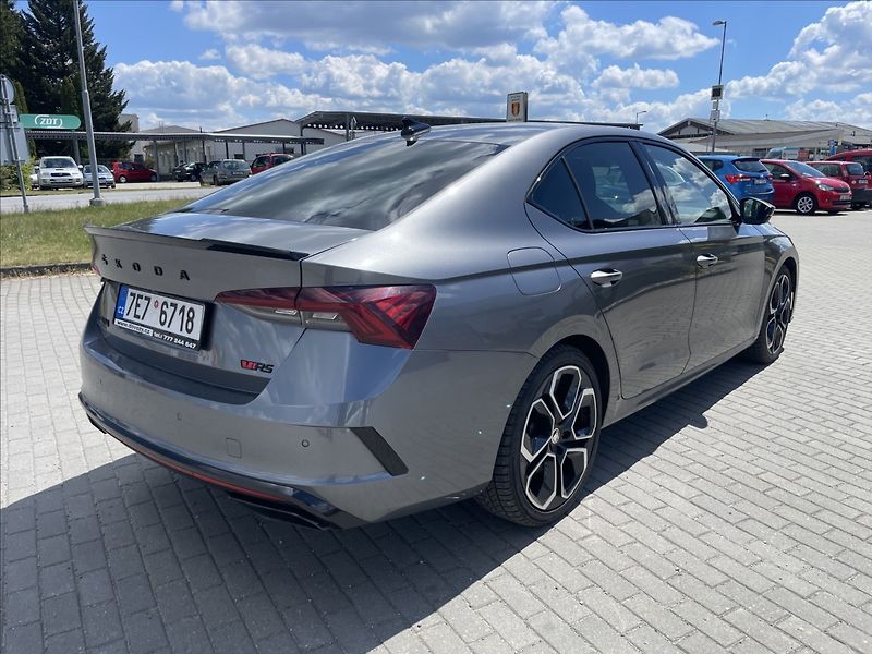 Škoda Octavia 2,0 TSi 180kw RS DSG Style Plu - fotka 36 z 39