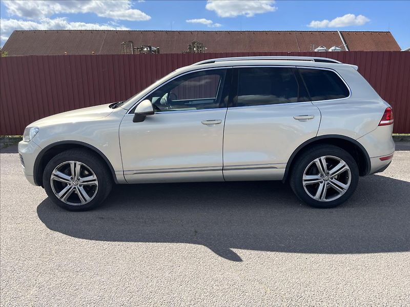 Volkswagen Touareg 3,0 TDi V6 180KW 4x4 TAŽNÉ - fotka 4 z 50