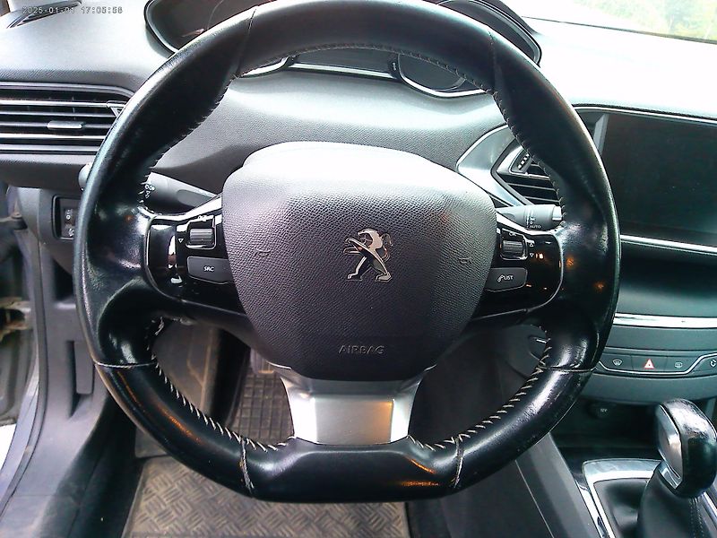 Peugeot 308 1.6 HDi, 73 kW, klima, 2x kola - fotka 16 z 32