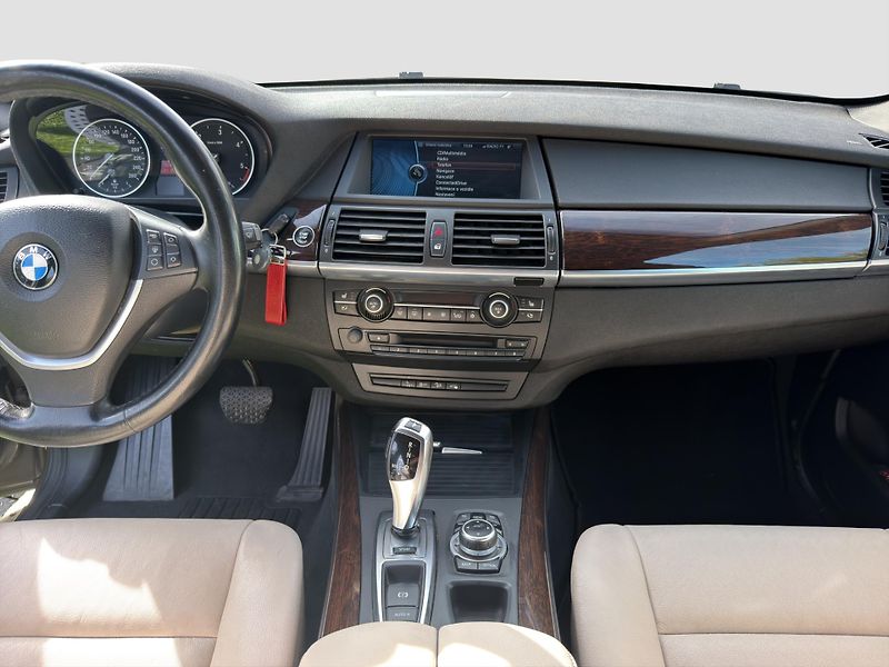 BMW X5 (2010) - fotka 16 z 28