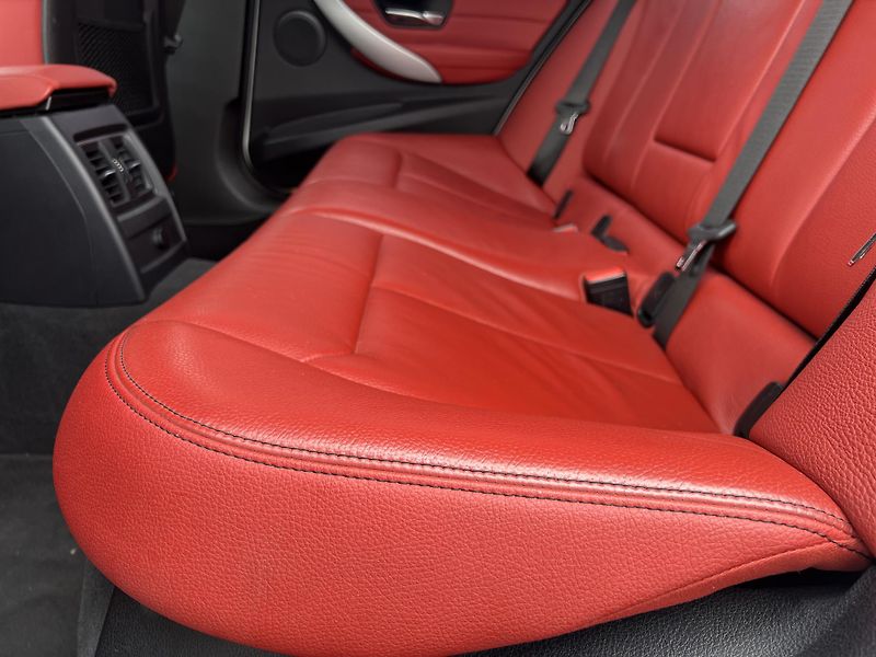 BMW Řada 3 320D M-PAKET X-DRIVE AUTOMAT - fotka 34 z 52