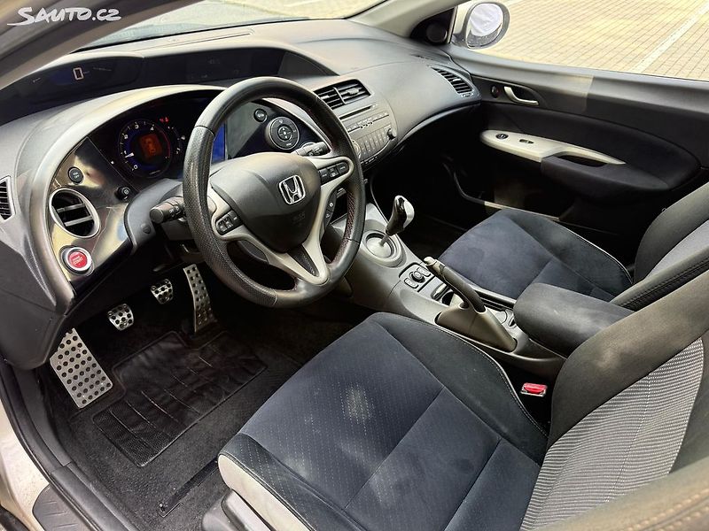 Honda Civic (2006) 1.8V-TEC, 103kw Nová STK - fotka 15 z 22
