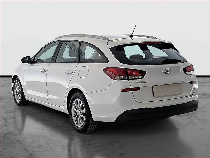 Hyundai i30 (2018) 1.6 CRDi, Park. senzory - fotka 4 z 18