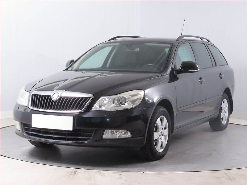 Škoda Octavia (2010) 1.2 TSI, Xenony, Tempomat - fotka 2 z 15