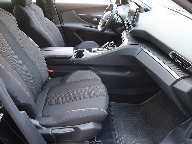 Peugeot 3008 (2022) 1.2 PureTech - fotka 9 z 18