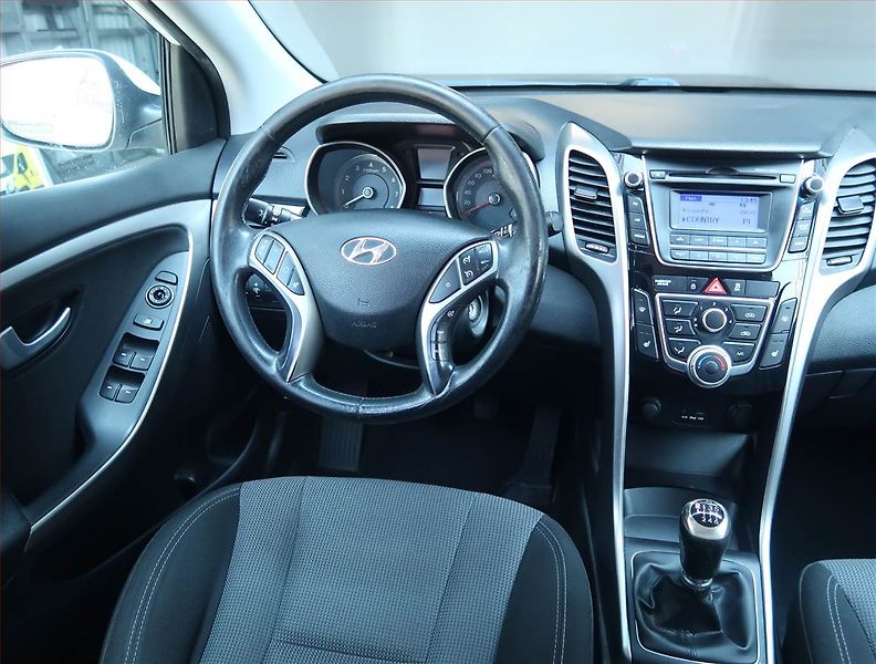 Hyundai i30 (2012) 1.6 GDI, Tažné, jezdí výborně - fotka 7 z 15