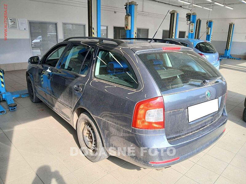 Škoda Octavia (2010) 1.4 TSI, servis.kniha, AC - fotka 2 z 3