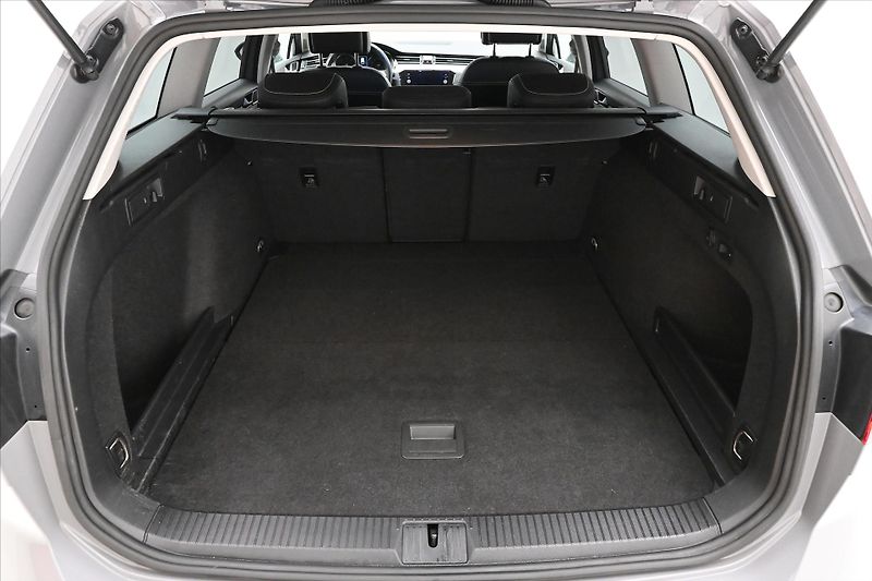 Volkswagen Passat 2,0 TDI 110 kW DSG ELEGANCE Zá - fotka 10 z 32