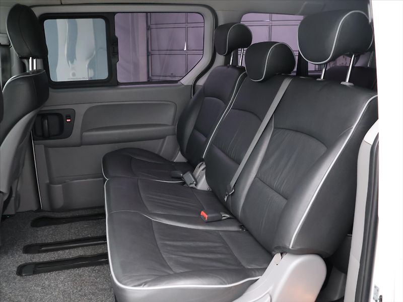 Hyundai H 1 Starex 2,5 CRDi 125kW Automat - fotka 14 z 32