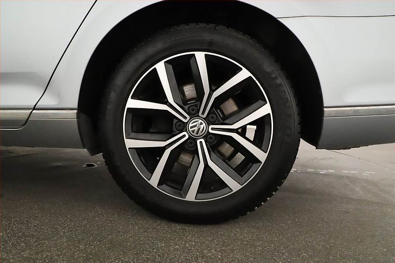 Volkswagen Passat (2019) 2.0 TDI, Automat, Kůže - fotka 12 z 21