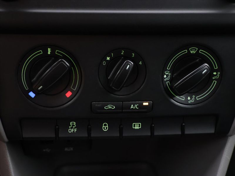 Škoda Rapid 1,2 TSI 63kW Ambition Fresh - fotka 19 z 27