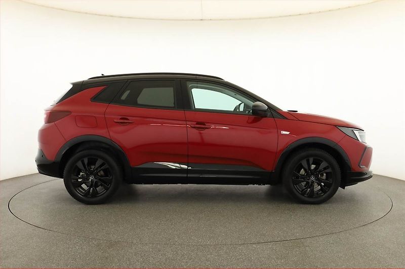 Opel Grandland X (2023) 1.2 Turbo - fotka 6 z 21