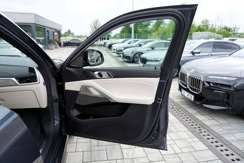 BMW X6 M50i xDrive Lasery, ČR, 530PS - fotka 23 z 48