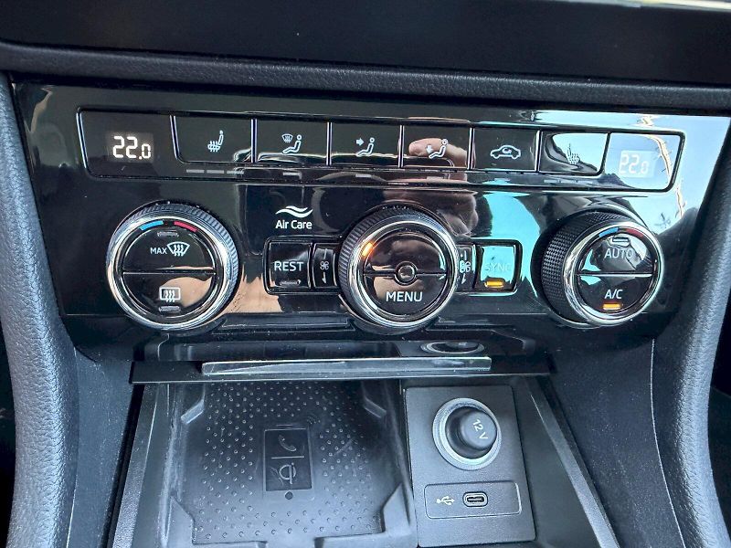Škoda Superb (2022) 2.0TDI 110kW Style Matrix Manu - fotka 27 z 35