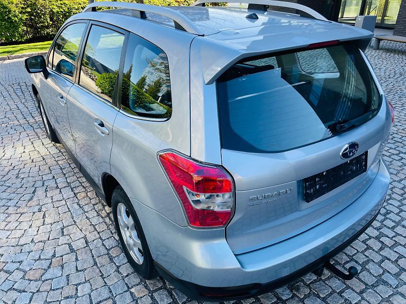 Subaru Forester 2.0i 4x4 AUT TAŽNÉ SERVISKA - fotka 17 z 43