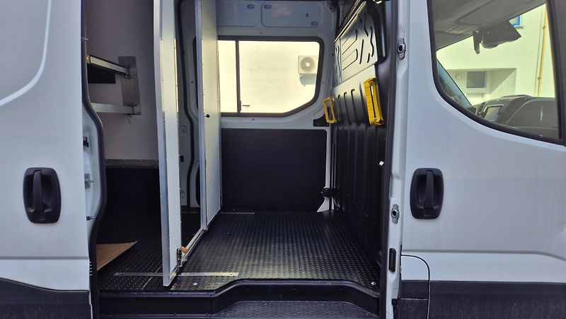 Iveco Daily (2025) 50C18HZ do 3.5t -3.0l plošina - fotka 7 z 10