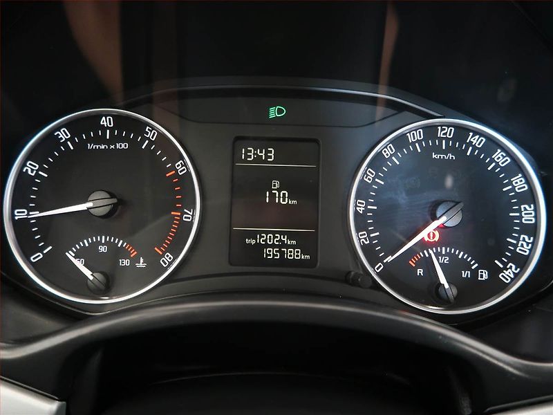 Škoda Octavia (2009) Ambiente 1.6, Tempomat - fotka 11 z 13