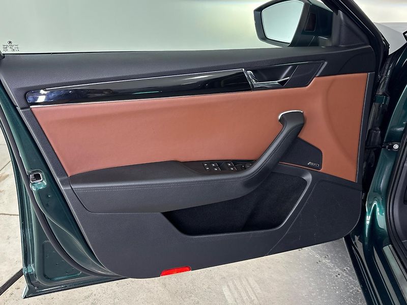 Škoda Superb L&K DSG - fotka 13 z 30