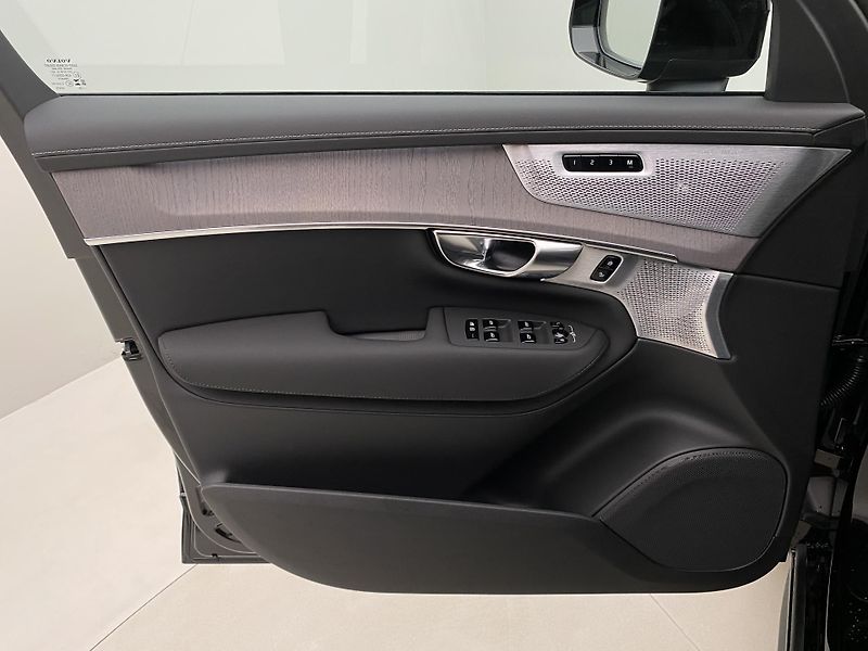 Volvo XC90 (2026) T8 AWD RECHARGE DARK ULTRA - fotka 7 z 75