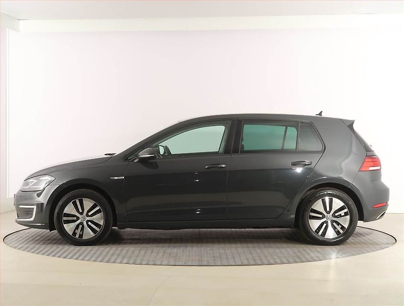 Volkswagen Golf (2020) 32 kWh - 37 Ah, SoH 90% - fotka 3 z 26