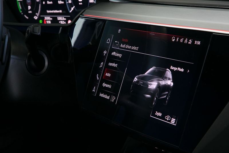 Audi e-tron 55 300kW Pano NightV HUD Tažné - fotka 38 z 50