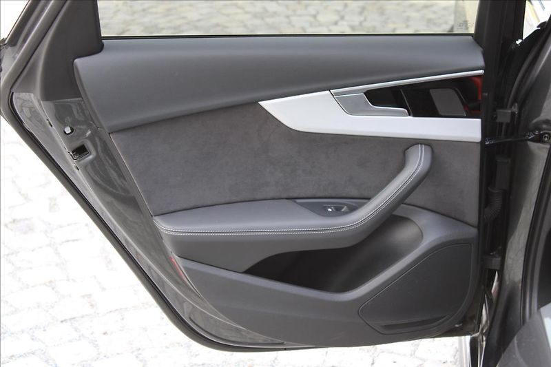Audi A4 40TDI Q/S-LINE/ZÁRUKA/DPH/CZ - fotka 33 z 44