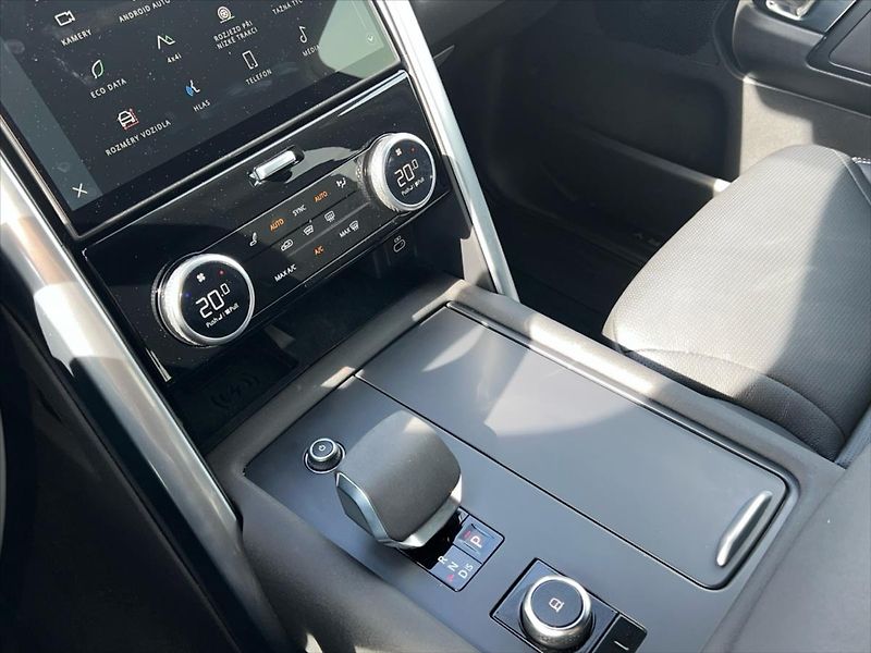 Land Rover Discovery 3,0 S 183kW AWD D250 7míst - fotka 18 z 31