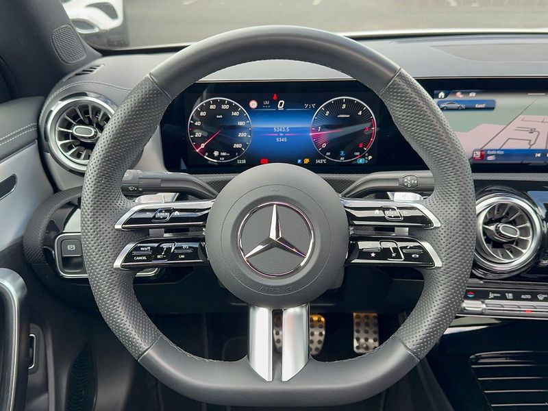 Mercedes-Benz CLA 180 d, AMG, Panorama - fotka 17 z 35