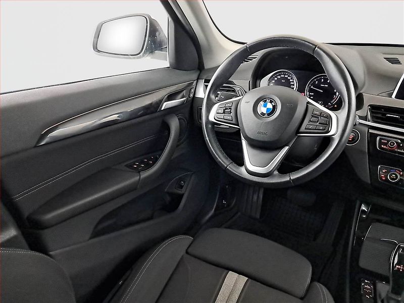 BMW X1 (2019) sDrive18i, Automat, Navi - fotka 7 z 26
