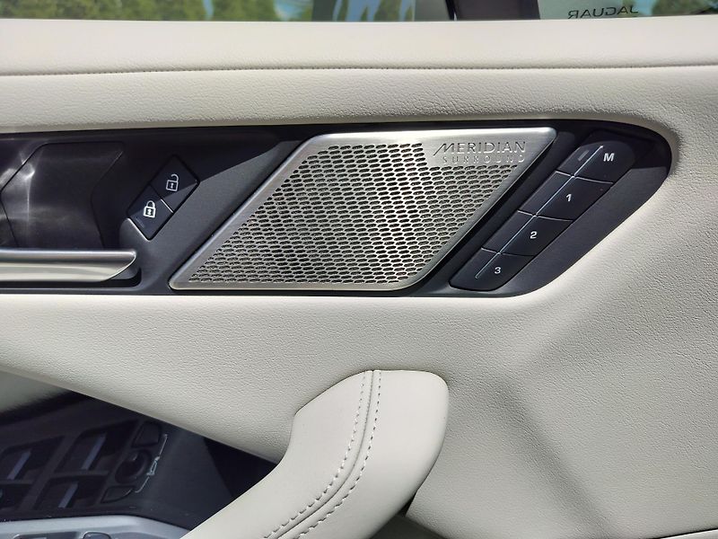 Jaguar I-Pace EV400 AWD HSE, navi, kůže     - fotka 15 z 36