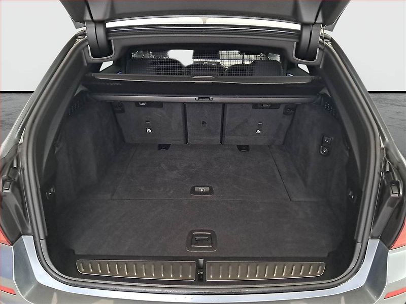 BMW Řada 5 (2017) Sport Line 530d xDrive, 4X4 - fotka 14 z 23