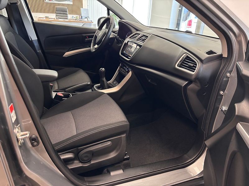 Suzuki SX4 S-Cross Comfort+ 4x4 Navigace /Xenony - fotka 25 z 29