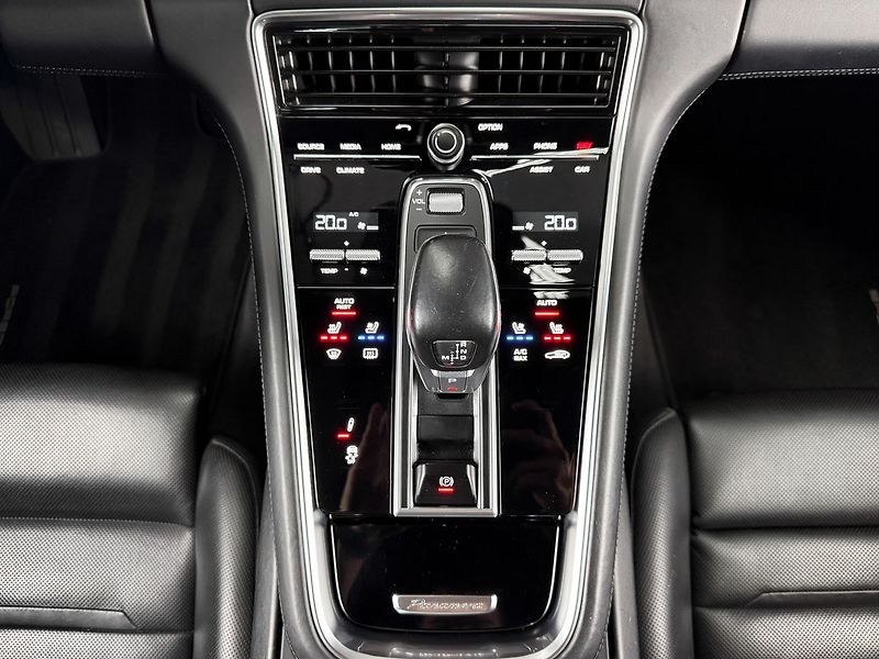 Porsche Panamera 4S DIESEL PDK, VZDUCH, WEBASTO - fotka 25 z 33